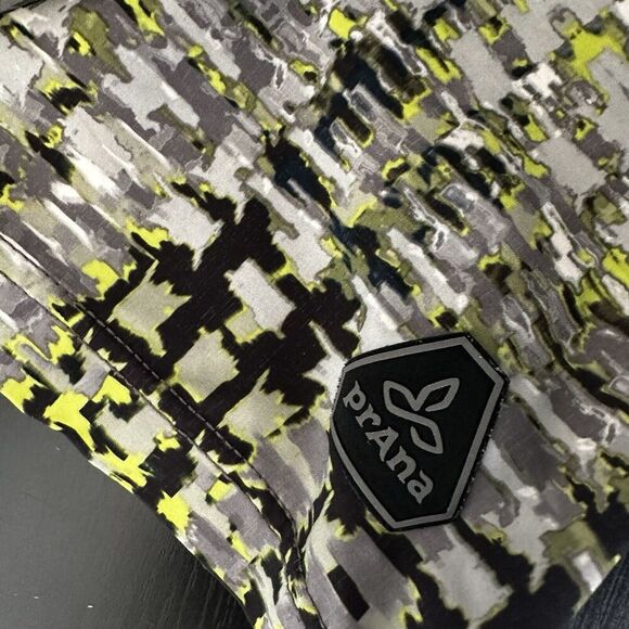 Prana UPF 50+ Board Shorts Swim Trunks Mens Sz 32 Yellow Black Gray Abstract Tie - Picture 4 of 7